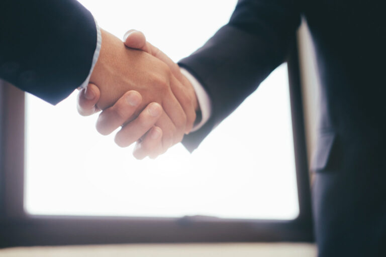 Image businessmans handshake